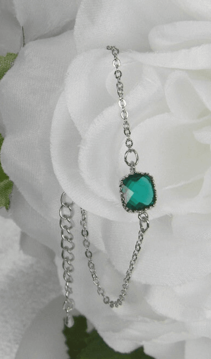 Dainty Emerald Glass Bracelet - Victoria's Treasure Chests
