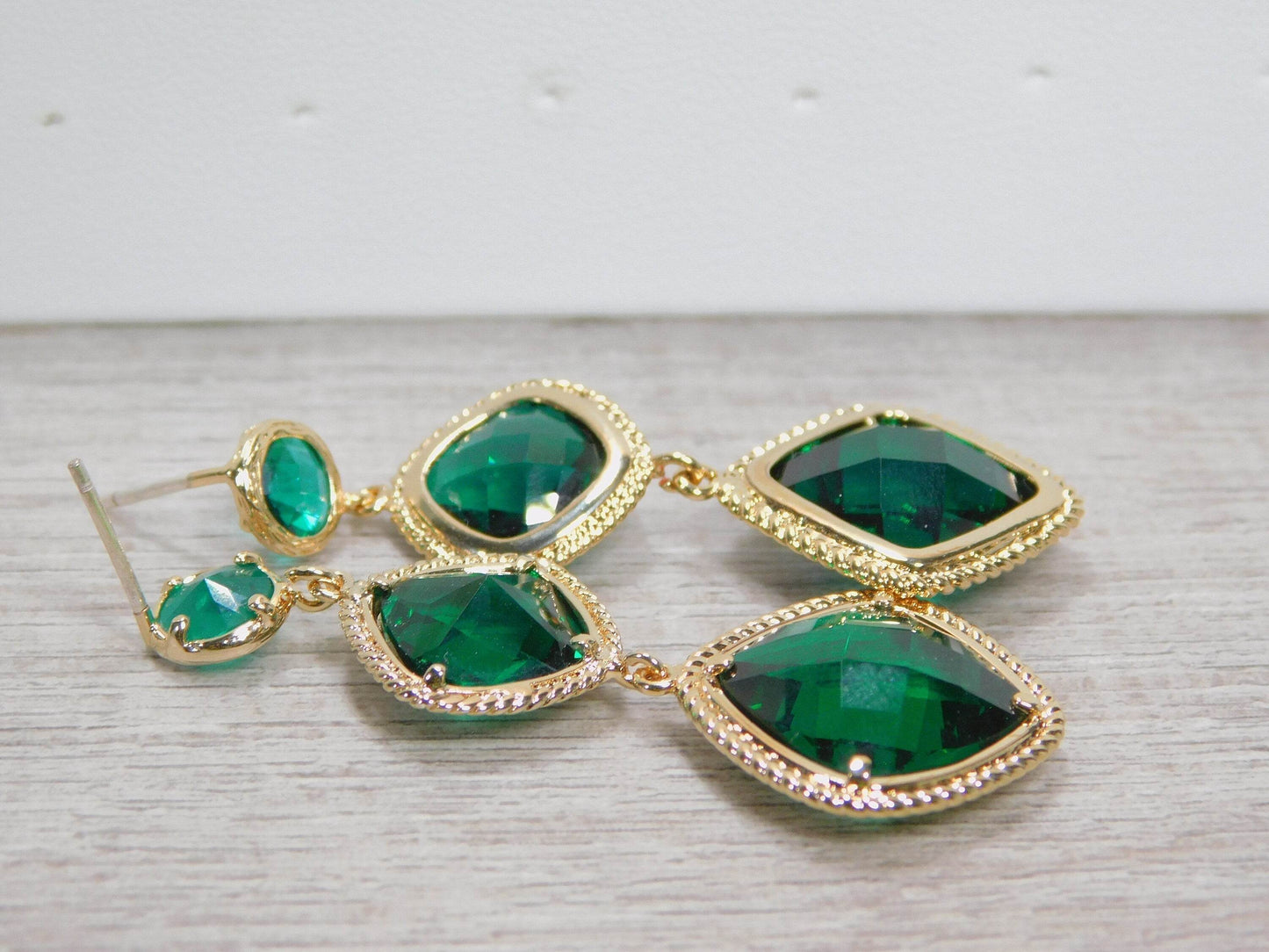 Long Emerald Green Earrings - Victoria's Treasure Chests