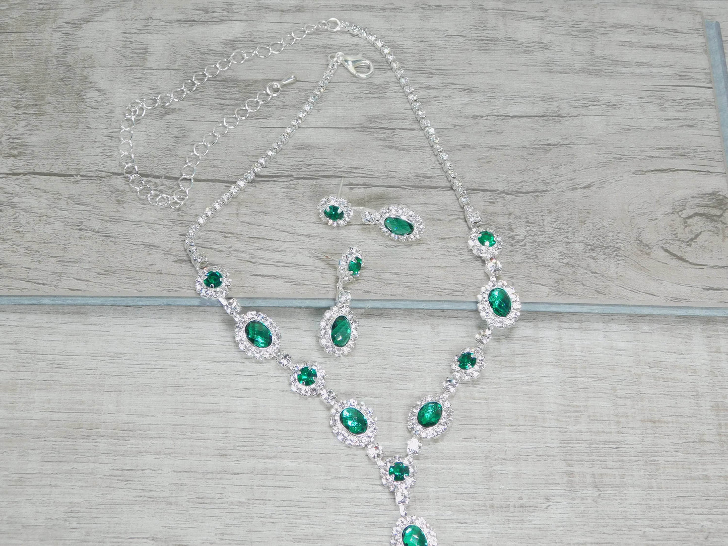 Emerald Green Glass and Rhinestone Necklace Set - Victoria's Treasure Chests