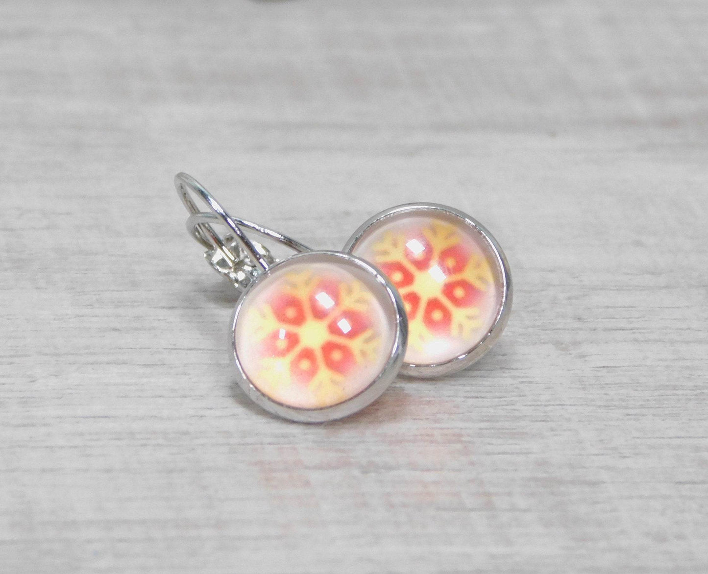Glass Snowflake Dangle earrings - Victoria's Treasure Chests