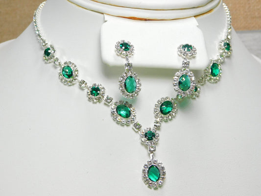 Emerald Green Glass and Rhinestone Necklace Set - Victoria's Treasure Chests