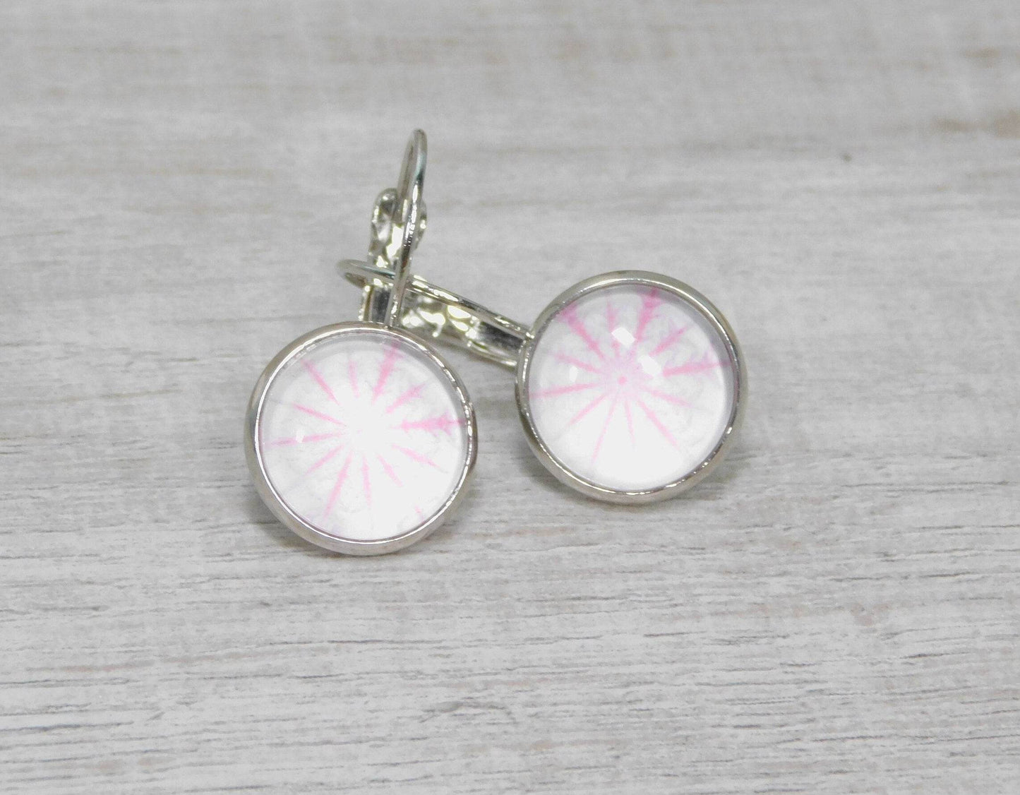 Glass Snowflake Dangle earrings - Victoria's Treasure Chests