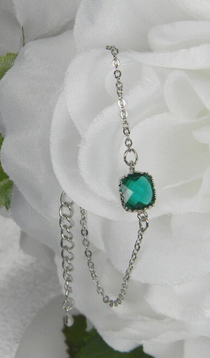 Dainty Emerald Glass Bracelet