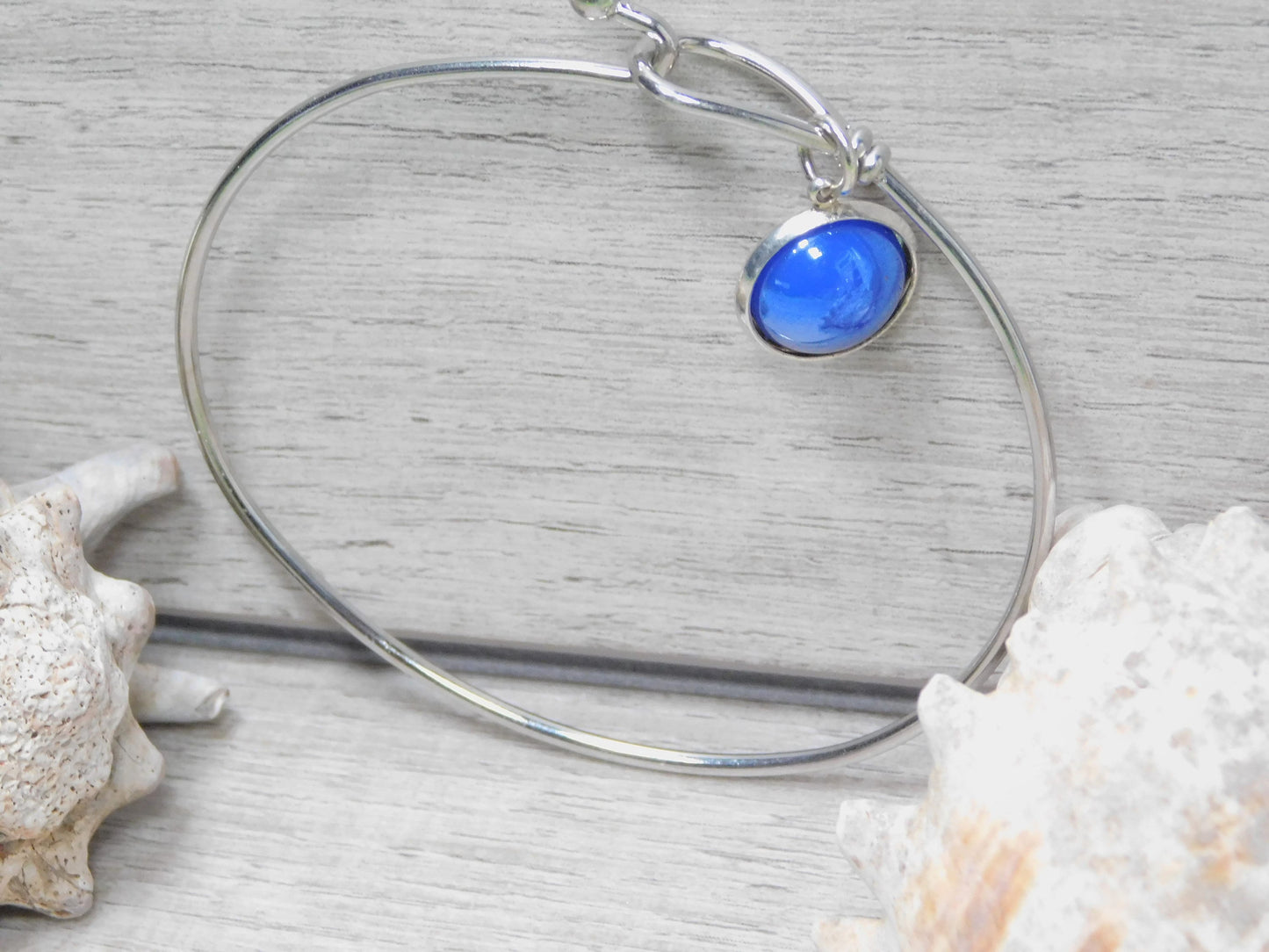 Cuff bracelet with pearl