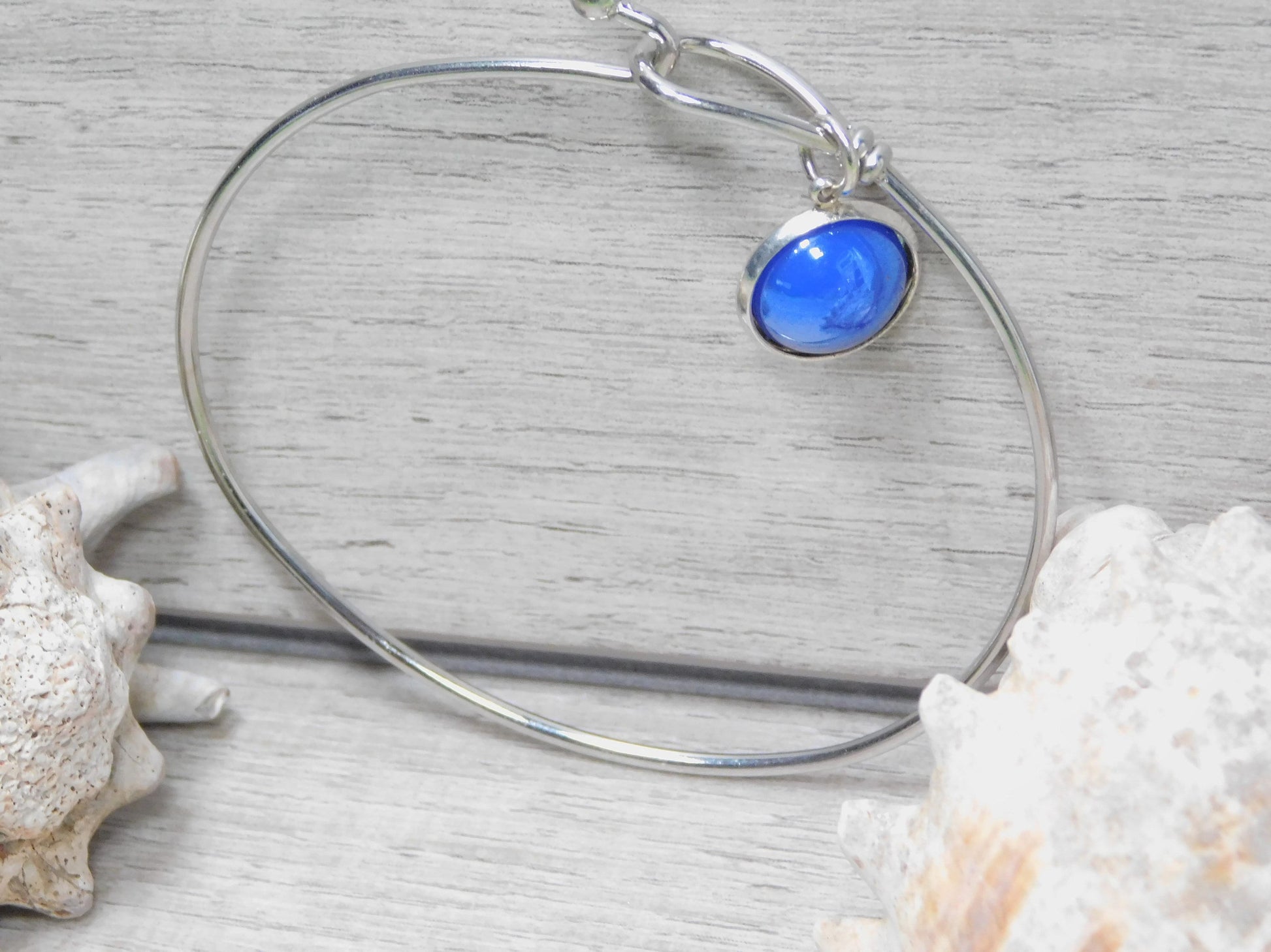 Cuff bracelet with pearl