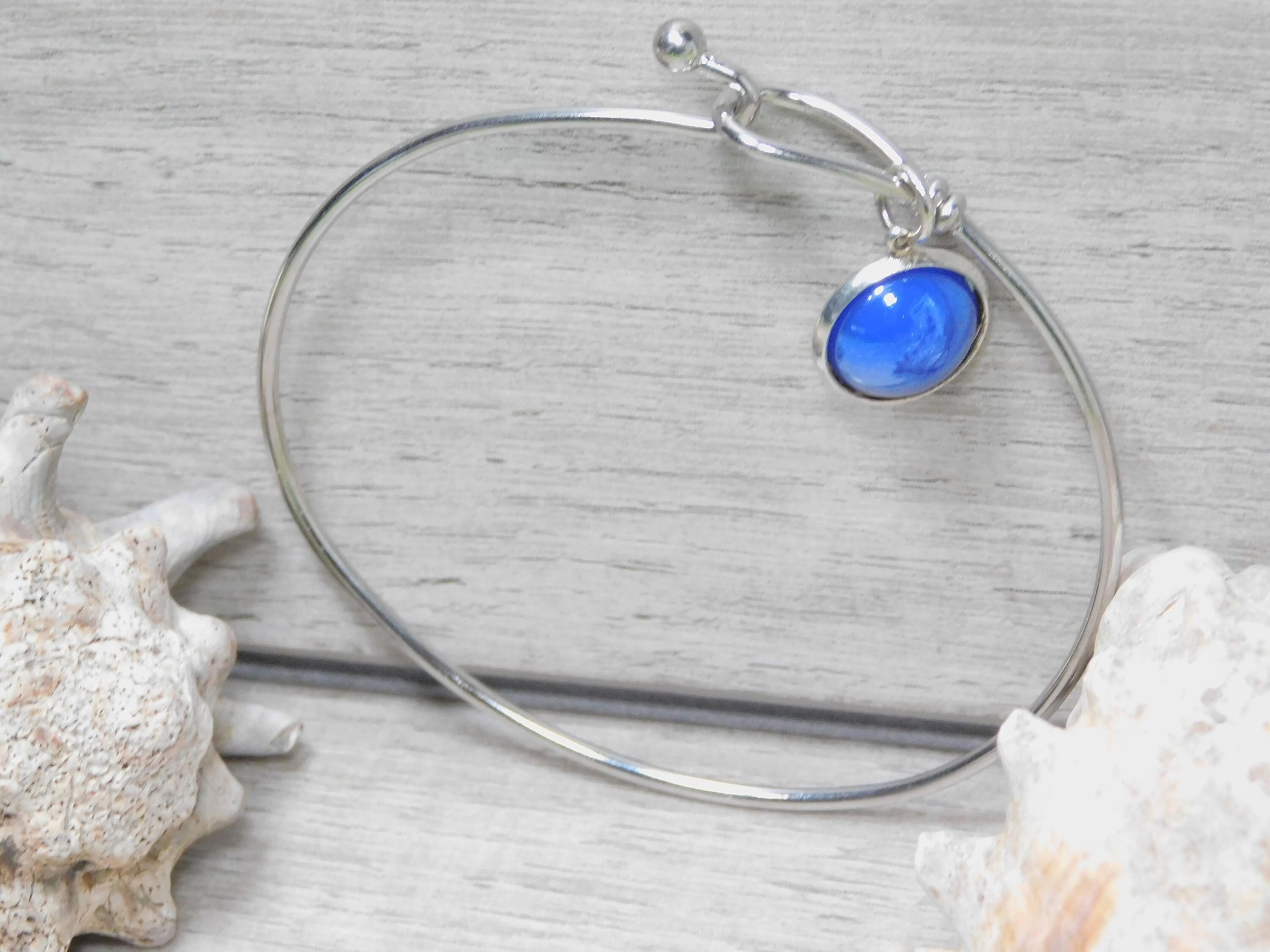 Cuff bracelet with pearl